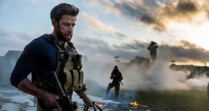 John Krasinski berperan sebagai Jack Da Silva dalam 13 Hours : The Secret Soldiers of Benghaz