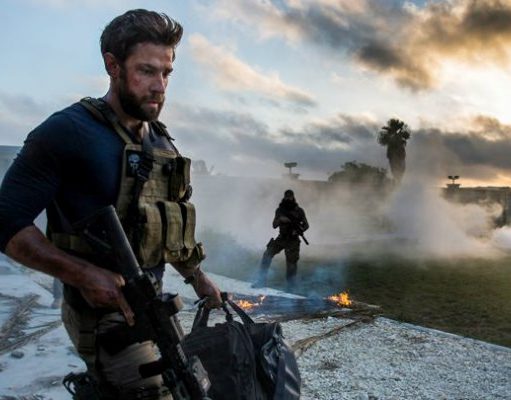 John Krasinski berperan sebagai Jack Da Silva dalam 13 Hours : The Secret Soldiers of Benghaz