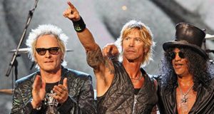 Axl Rose, Duff McKagan, dan Slash akhirnya kembali bersama dalam satu panggung setelah 23 tahun tidak tampil bersama