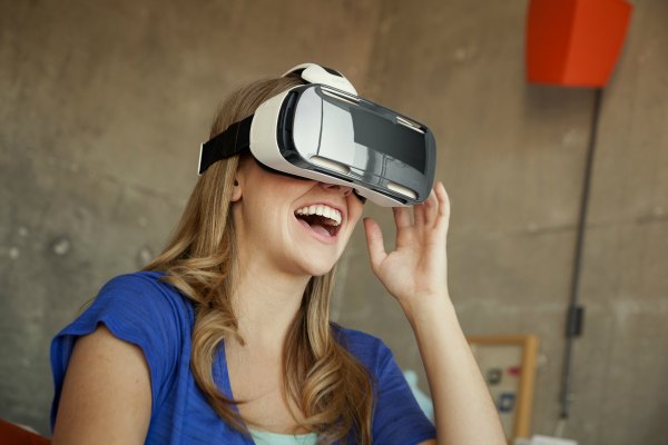 Nikmati serunya main video game dengan teknologi VR | pcworld.com