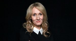 J.K. Rowling membantu fansnya bangkit dari kisah hidupnya