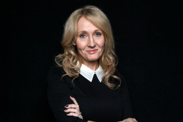 J.K. Rowling membantu fansnya bangkit dari kisah hidupnya