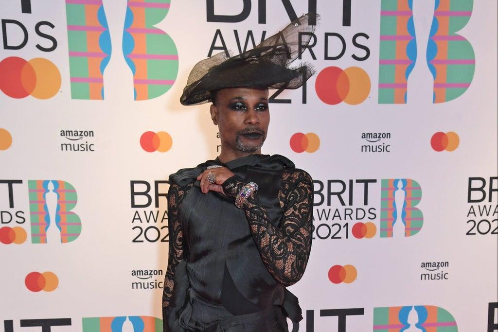 Gaya Berpakaian Terunik Di Brit Awards 2021