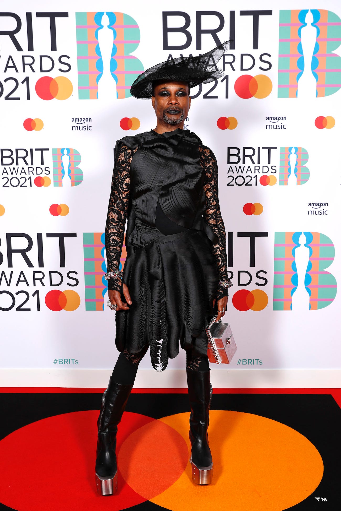 Gaya Berpakaian Terunik Di Brit Awards 2021 