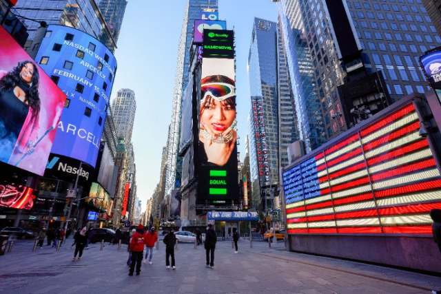 RAMENGVRL Muncul di Billboard New York Times Square