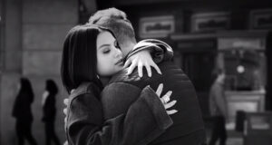 Chris Martin & Selena Gomez Jadi Sepasang Kekasih Di Klip "Let Somebody Go"