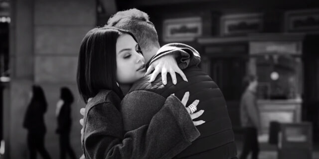 Chris Martin & Selena Gomez Jadi Sepasang Kekasih Di Klip 