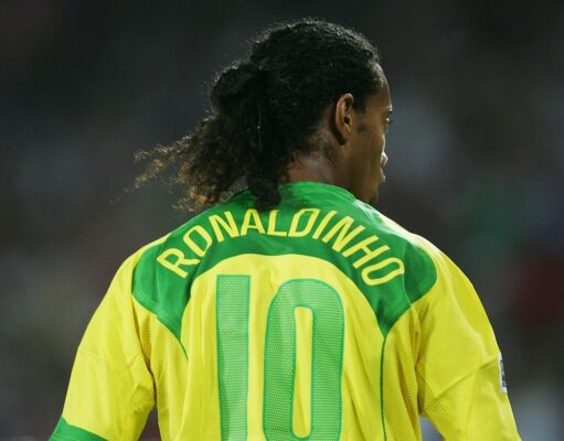 Ronaldinho Akan Jajal Lapangan Indonesia