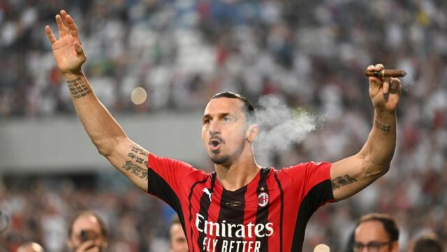 Selebrasi Hisap Cerutu Ibrahimovic di Podium Juara AC Milan