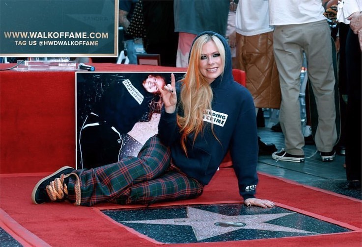 Nama Avril Lavigne Terukir di Bintang Hollywood Walk of Fame