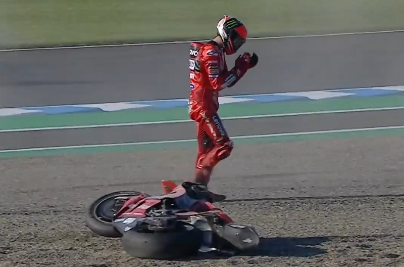 Inilah Alasan Francesco Bagnaia Tepuk Tangan Usai Jatuh di MotoGP Jepang