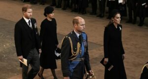 Alasan Harry dan Pangeran William Masih Canggung di Pemakaman Ratu Elizabeth II