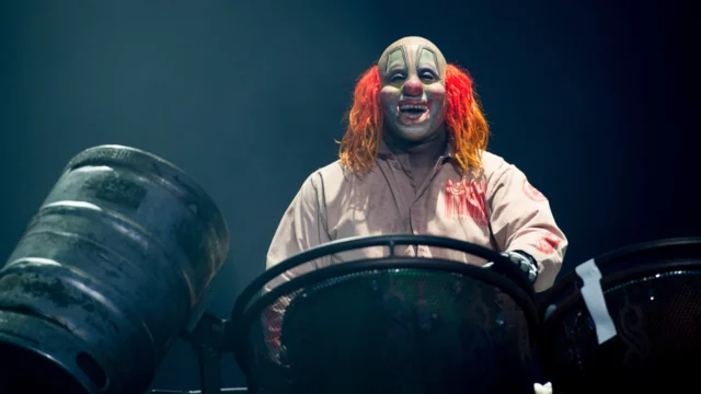 Pemain perkusi Shawan ‘Clown’ Crahan baru saja membeberkan rencana untuk membuat film biopik Slipknot Hard Rockers!