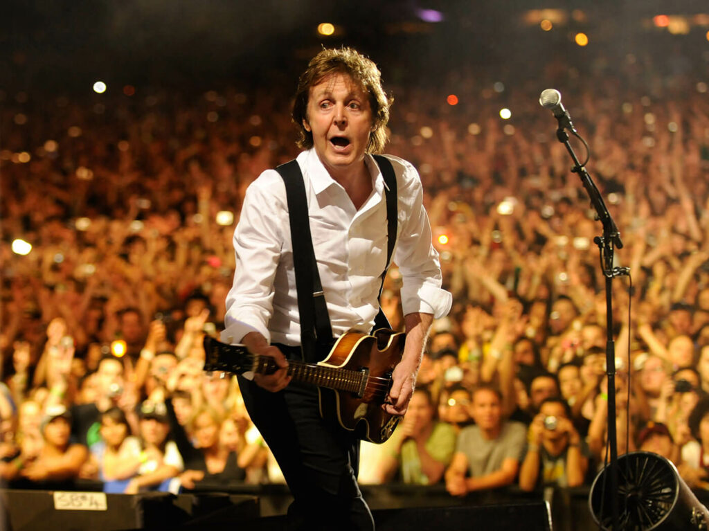 Paul McCartney Dianggap Sebagai Bassist Terbaik Sepanjang Masa