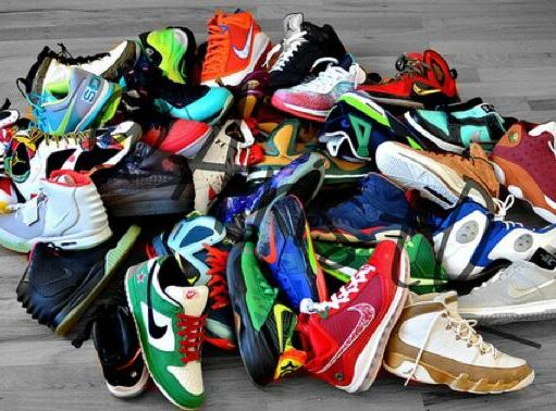 Penjualan Sneakers Menurn Selama Satu Tahun Terakhir