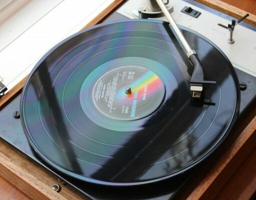 Penjualan Vinyl Kalahkan Rilisan CD Pertama Kalinya Setelah 35 Tahun