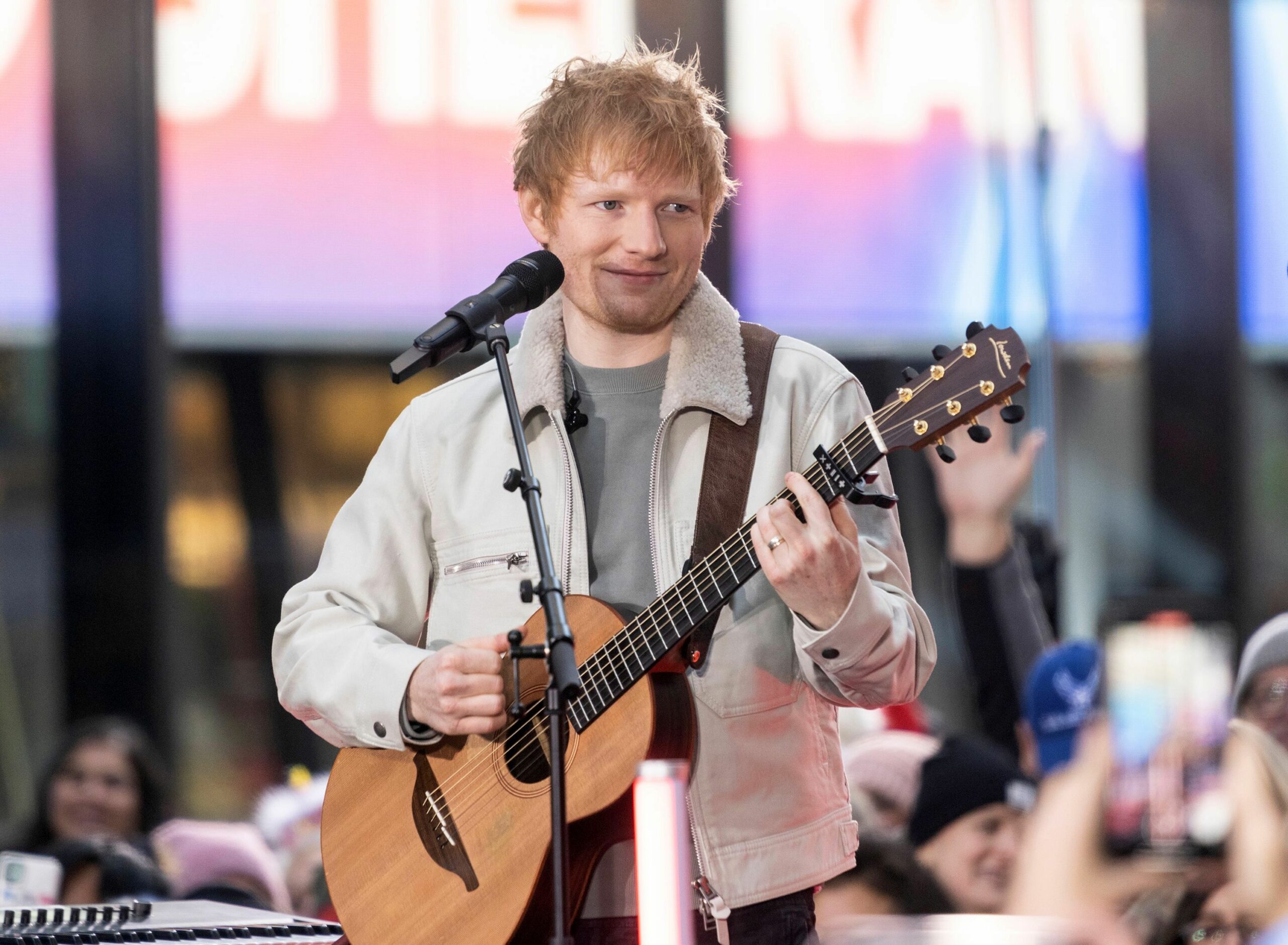 Ed Sheeran Beri Kesaksian Lagu "Thinking Out Loud" Gak Menjiplak
