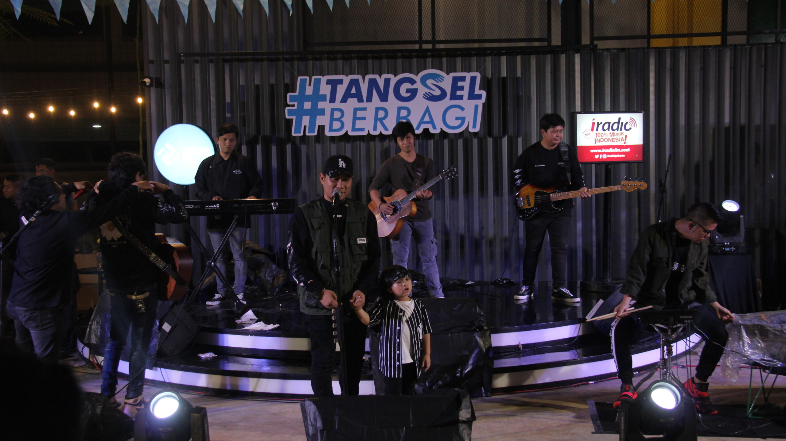 I-Radio Jakarta Bersama Tangsel Life Adakan Konser Amal 'Tangsel Berbagi'