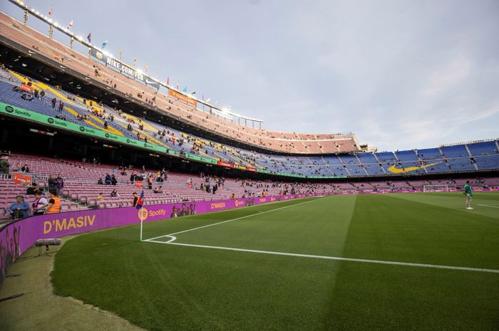 Ada D'Masiv Muncul di Stadion Camp Nou Saat Barcelona Bertanding