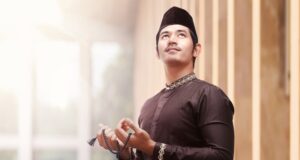 5 Rekomendasi Tren Stylish Baju Lebaran Pria 2023