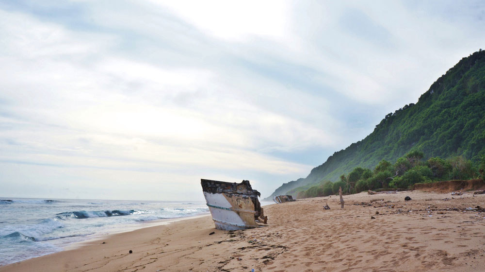 Melihat 3 Sisi Eksotis Pantai Nunggalan Bali