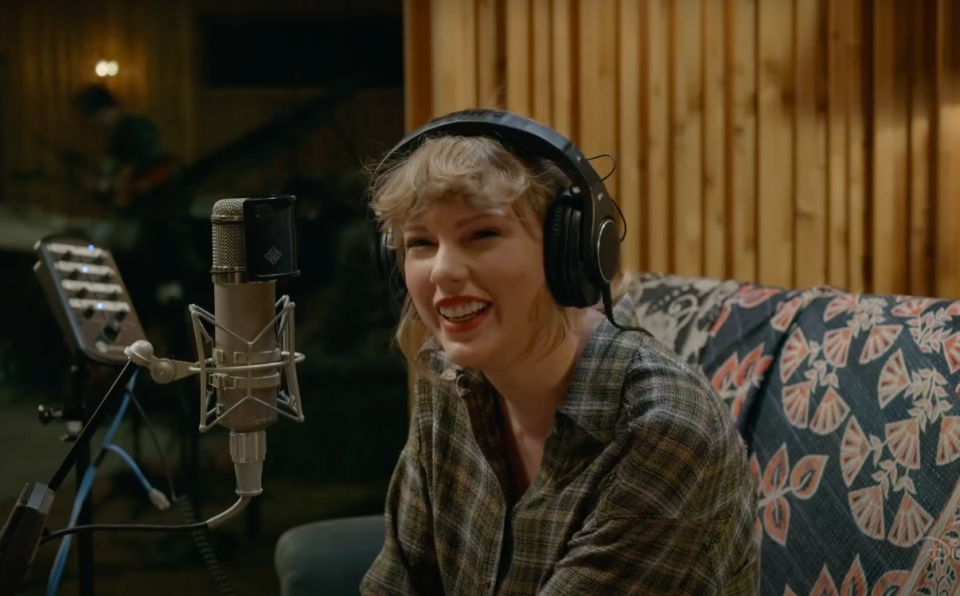 Album “folklore: the long pond studio sessions” Taylor Swift Catat Rekor Baru