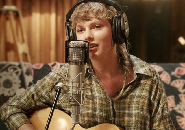Album “folklore: the long pond studio sessions” Taylor Swift Catat Rekor Baru