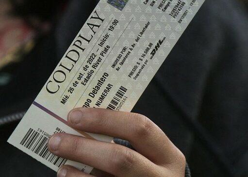 Antrian Hingga 500 Ribu, Tiket Konser Coldplay Ludes!