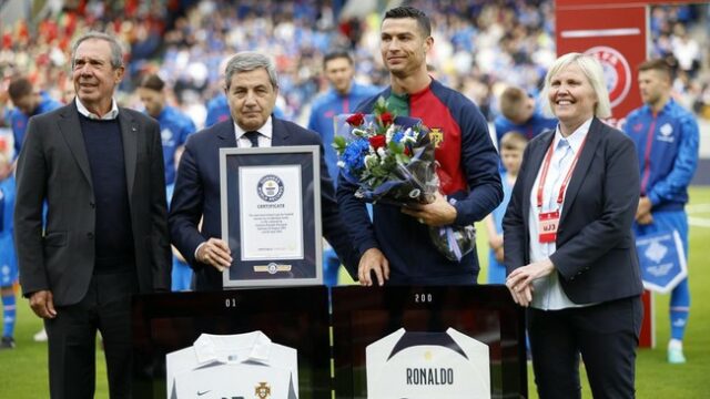 Raih 200 Caps, Ronaldo Masuk Guinness Book of World Record!