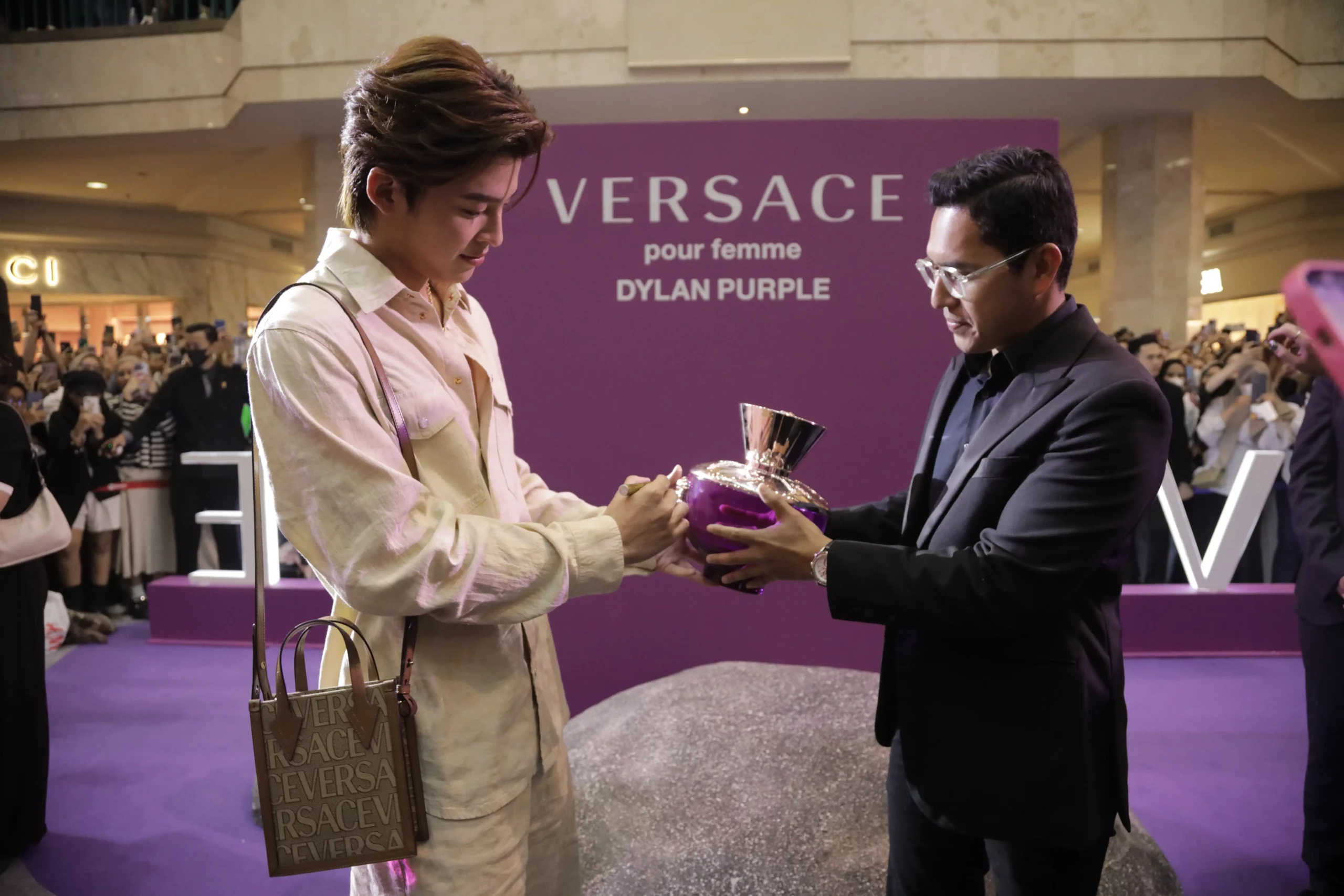 VERSACE Dylan Purple Hadir untuk Parfum Elegan Musim Panas!