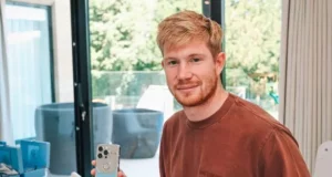 Raih Treble, Kevin De Bruyne Bagi-bagi iPhone ke 26 Rekannya di Man City