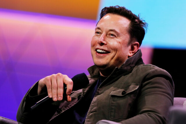 Elon Musk Bakal Hadirkan Fitur Streaming untuk Xbox & PS5 di X